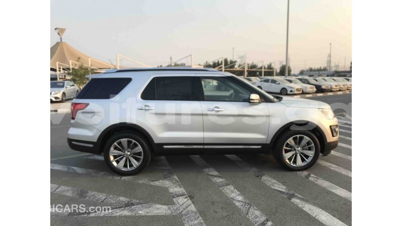 Big with watermark ford explorer estuaire import dubai 4656