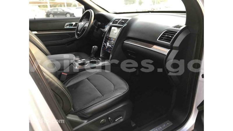 Big with watermark ford explorer estuaire import dubai 4656