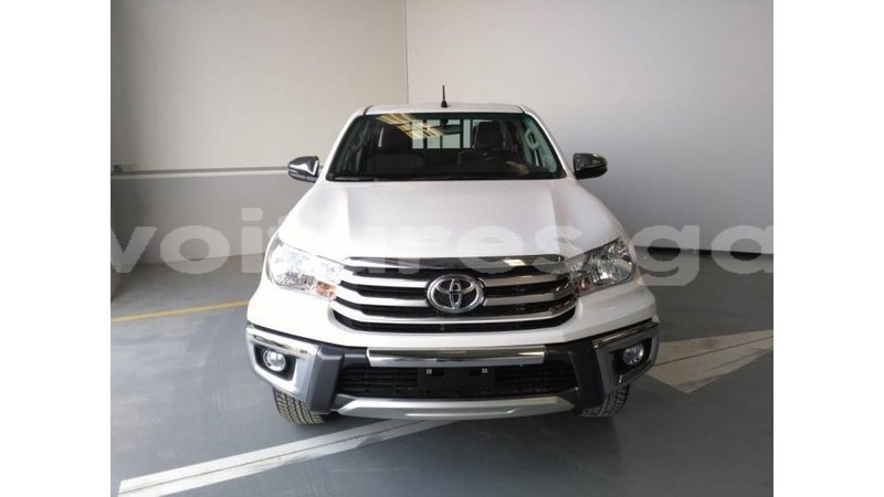 Big with watermark toyota hilux estuaire import dubai 4658