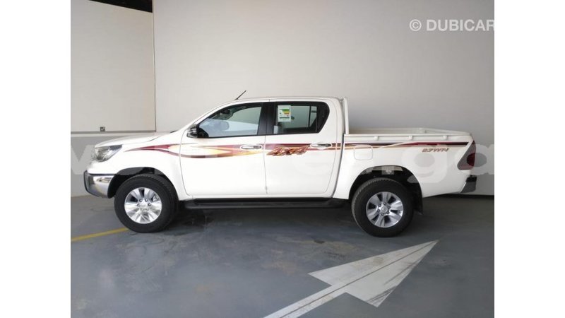 Big with watermark toyota hilux estuaire import dubai 4658