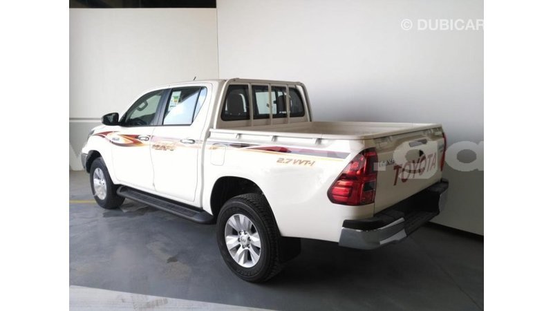 Big with watermark toyota hilux estuaire import dubai 4658