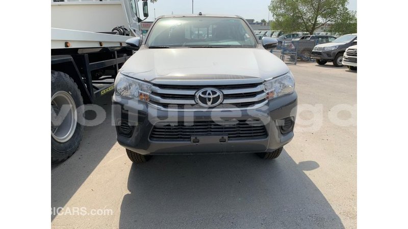 Big with watermark toyota hilux estuaire import dubai 4659