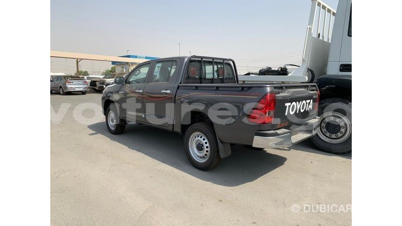 Big with watermark toyota hilux estuaire import dubai 4659