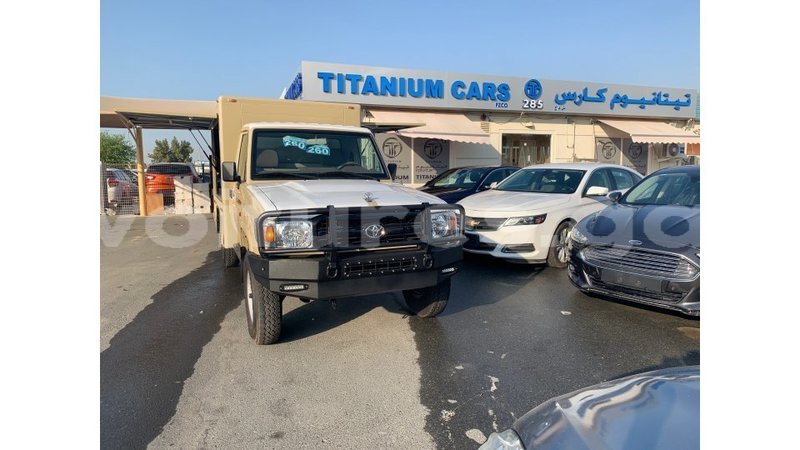 Big with watermark toyota land cruiser estuaire import dubai 4660