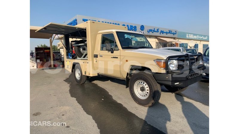 Big with watermark toyota land cruiser estuaire import dubai 4660