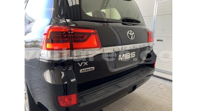 Big with watermark toyota land cruiser estuaire import dubai 4661