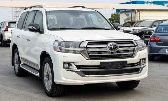Acheter Import Voiture Toyota Land Cruiser Blanc à Import - Dubai, Estuaire Acheter Import Voiture Toyota Land Cruiser Blanc à Import - Dubai, Estuaire