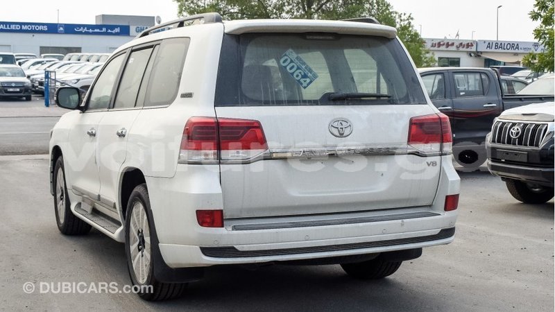 Big with watermark toyota land cruiser estuaire import dubai 4662