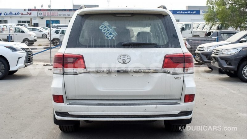 Big with watermark toyota land cruiser estuaire import dubai 4662