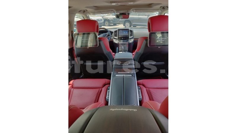 Big with watermark toyota land cruiser estuaire import dubai 4663