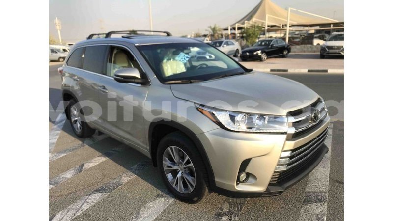 Big with watermark toyota highlander estuaire import dubai 4666