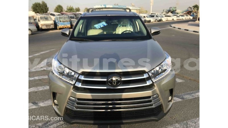 Big with watermark toyota highlander estuaire import dubai 4666