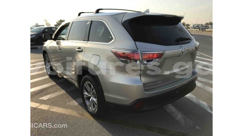 Big with watermark toyota highlander estuaire import dubai 4666