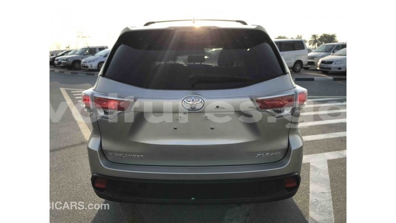 Big with watermark toyota highlander estuaire import dubai 4666