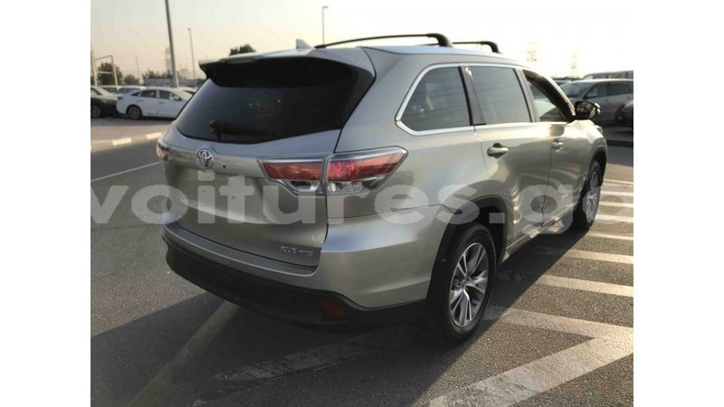 Big with watermark toyota highlander estuaire import dubai 4666