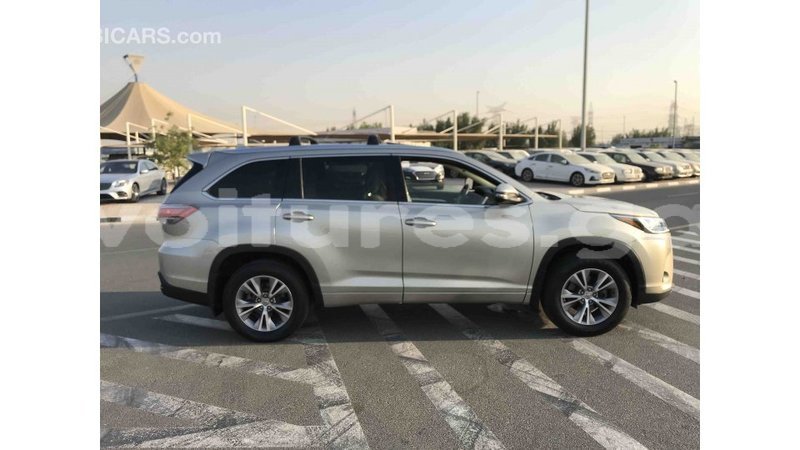 Big with watermark toyota highlander estuaire import dubai 4666