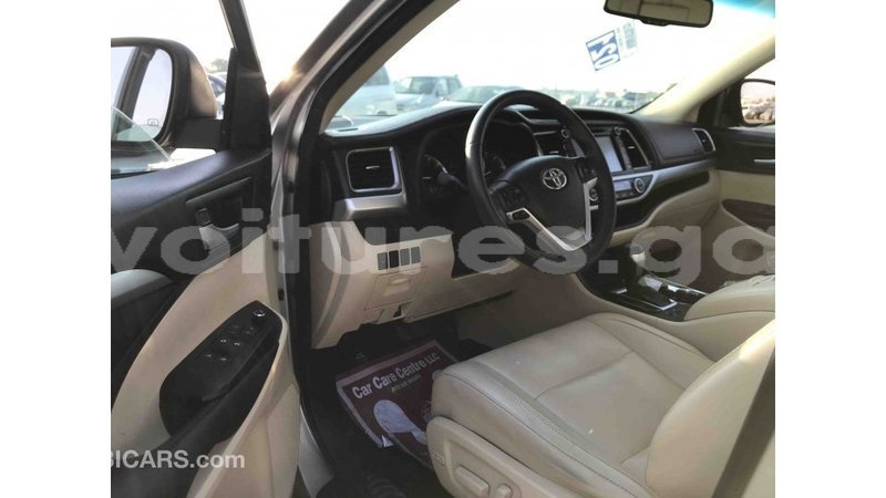 Big with watermark toyota highlander estuaire import dubai 4666