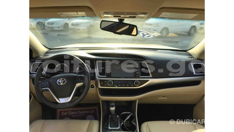 Big with watermark toyota highlander estuaire import dubai 4666