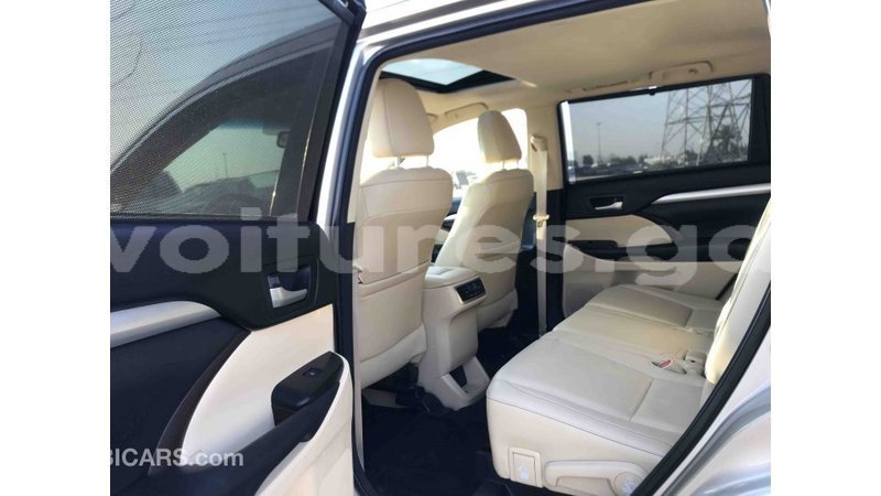 Big with watermark toyota highlander estuaire import dubai 4666