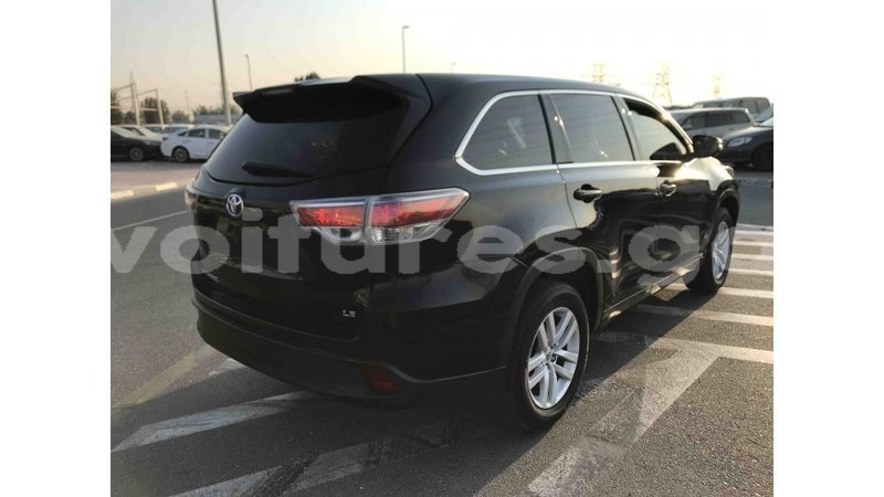 Big with watermark toyota highlander estuaire import dubai 4667