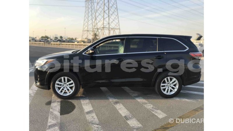 Big with watermark toyota highlander estuaire import dubai 4667