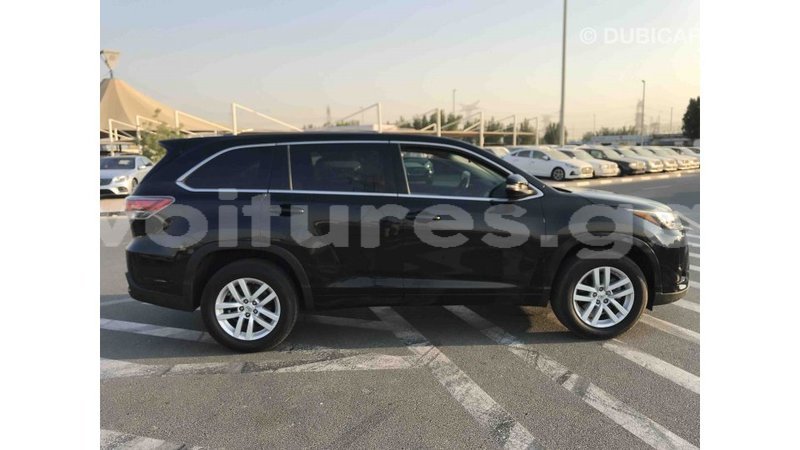 Big with watermark toyota highlander estuaire import dubai 4667