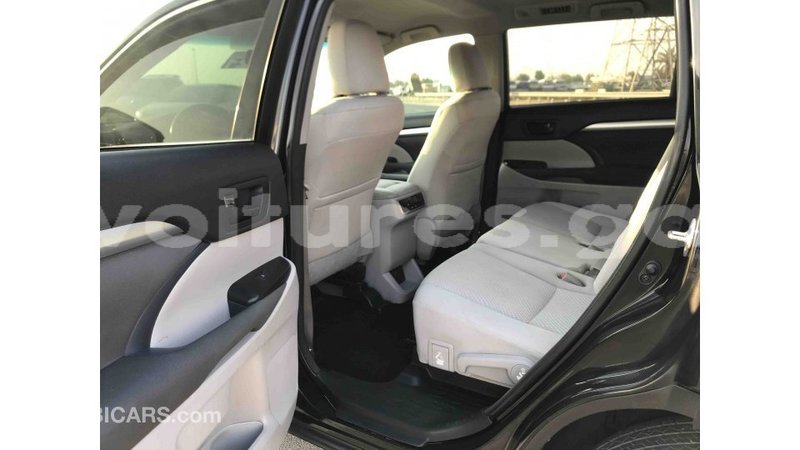 Big with watermark toyota highlander estuaire import dubai 4667