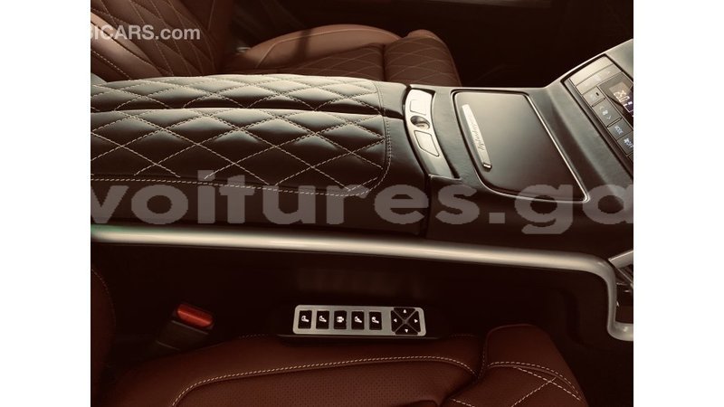 Big with watermark toyota land cruiser estuaire import dubai 4669