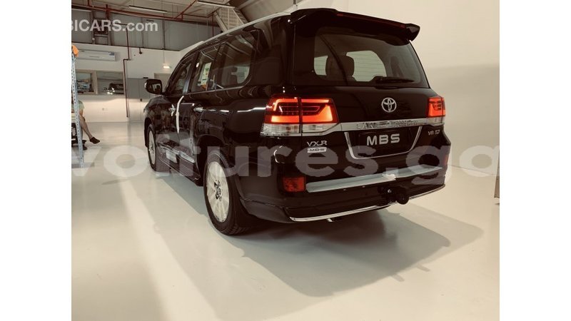 Big with watermark toyota land cruiser estuaire import dubai 4669