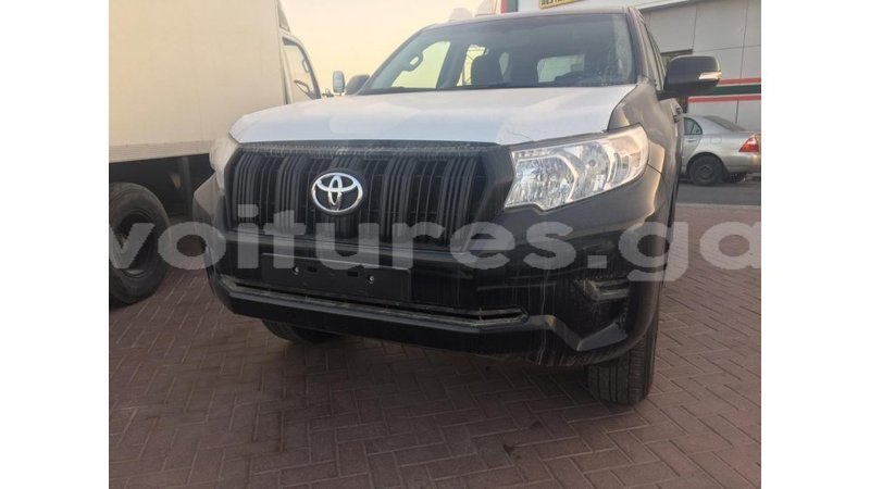 Big with watermark toyota prado estuaire import dubai 4671