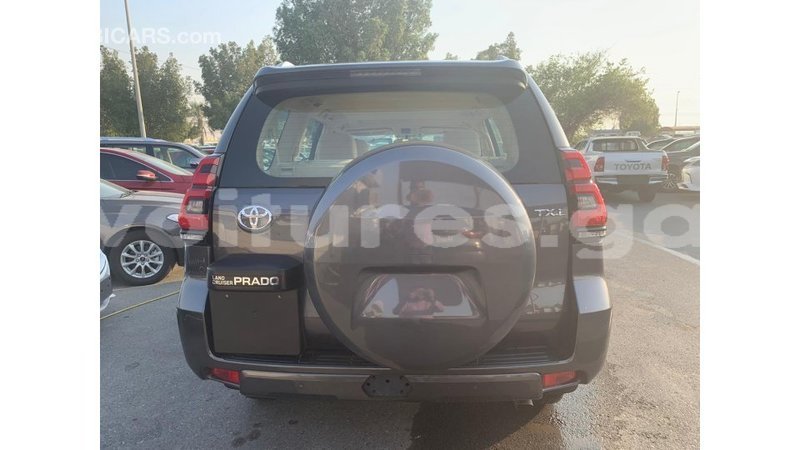 Big with watermark toyota prado estuaire import dubai 4677