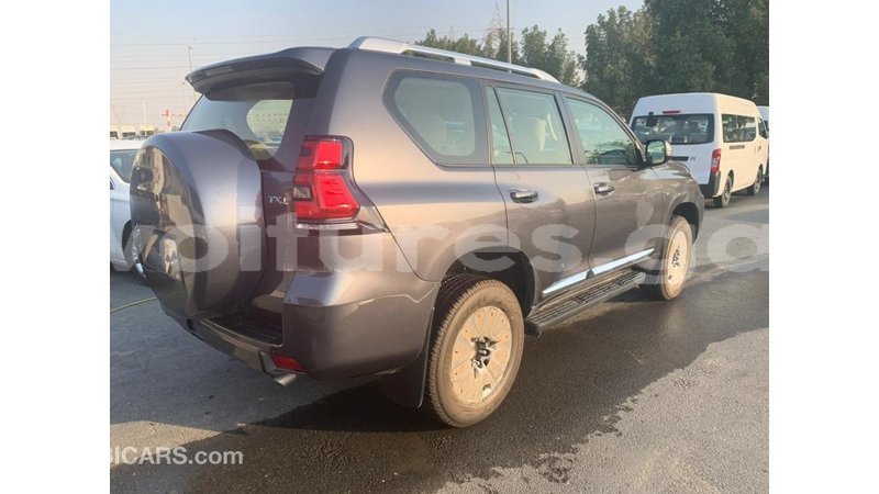 Big with watermark toyota prado estuaire import dubai 4677