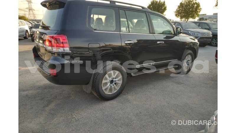 Big with watermark toyota land cruiser estuaire import dubai 4681