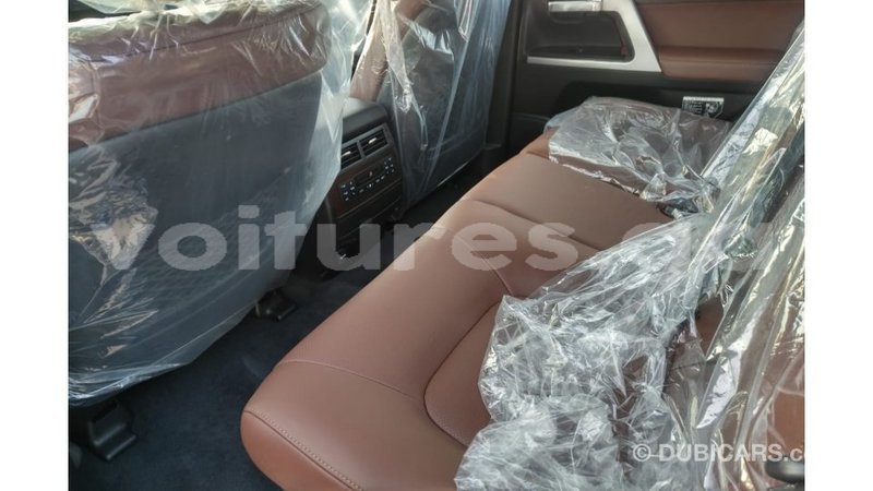 Big with watermark toyota land cruiser estuaire import dubai 4681