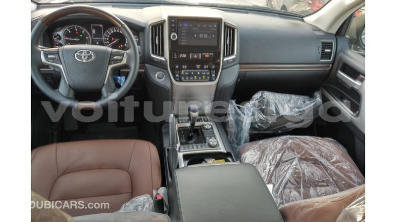 Big with watermark toyota land cruiser estuaire import dubai 4681