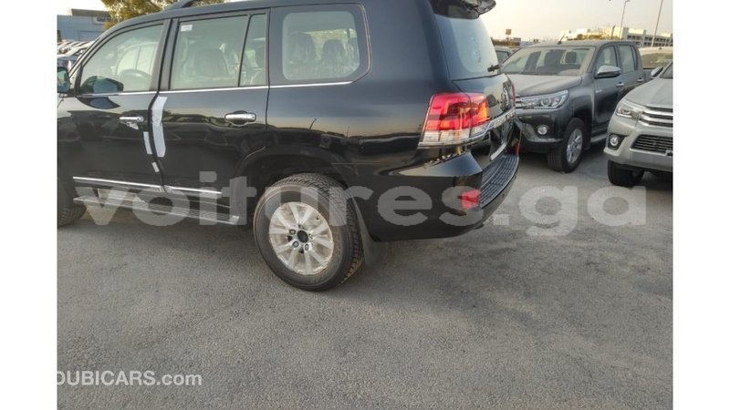 Big with watermark toyota land cruiser estuaire import dubai 4681