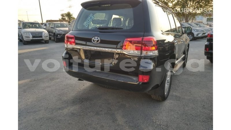 Big with watermark toyota land cruiser estuaire import dubai 4681