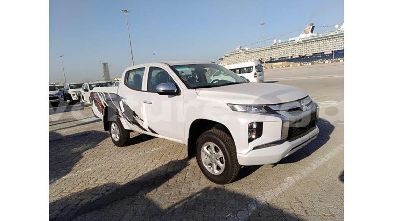 Big with watermark mitsubishi l200 estuaire import dubai 4682