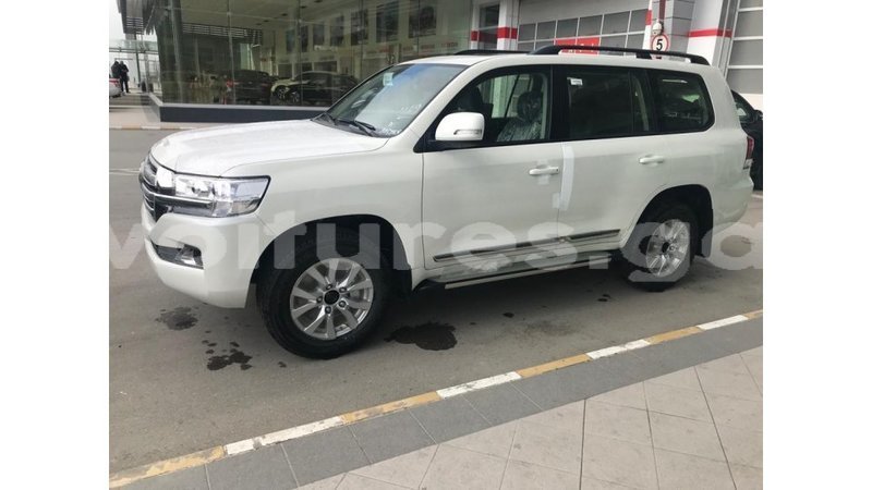 Big with watermark toyota land cruiser estuaire import dubai 4683