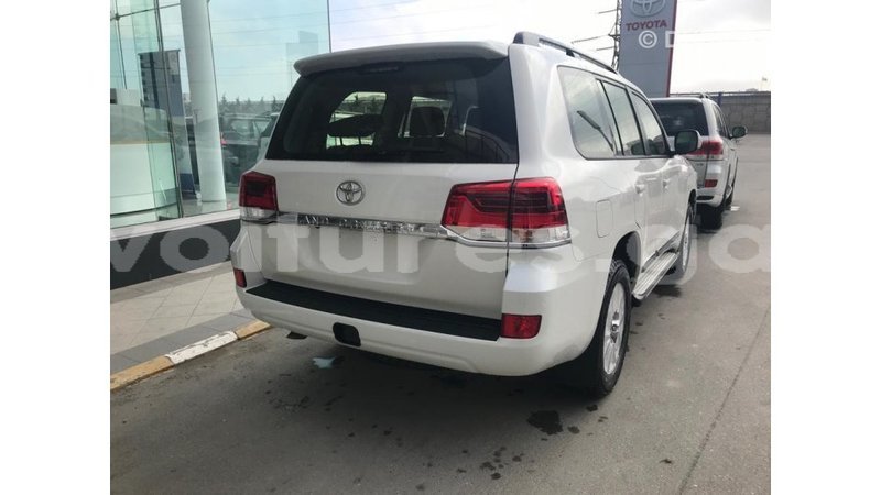 Big with watermark toyota land cruiser estuaire import dubai 4683