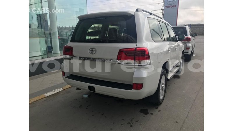 Big with watermark toyota land cruiser estuaire import dubai 4683