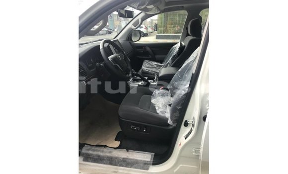 Buy Import Toyota Land Cruiser White Car in Import - Dubai in Estuary Buy Import Toyota Land Cruiser White Car in Import - Dubai in Estuary
