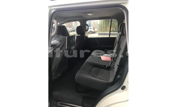 Buy Import Toyota Land Cruiser White Car in Import - Dubai in Estuary Buy Import Toyota Land Cruiser White Car in Import - Dubai in Estuary