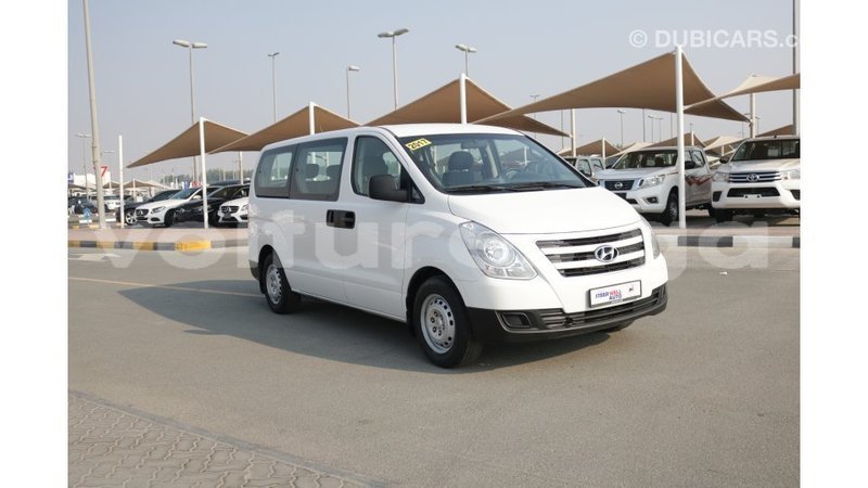 Big with watermark hyundai chorus estuaire import dubai 4686