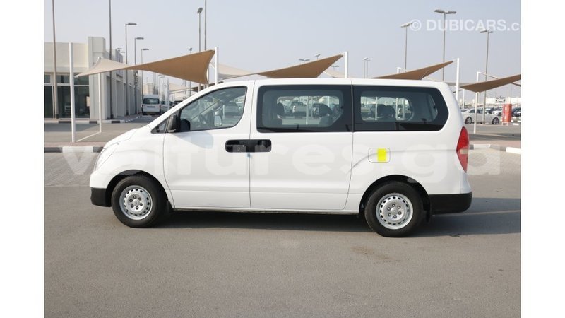 Big with watermark hyundai chorus estuaire import dubai 4686