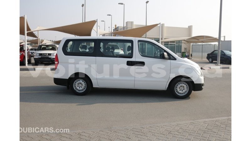 Big with watermark hyundai chorus estuaire import dubai 4686