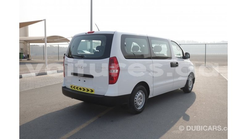 Big with watermark hyundai chorus estuaire import dubai 4686