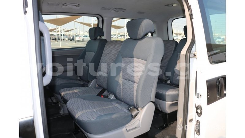 Big with watermark hyundai chorus estuaire import dubai 4686