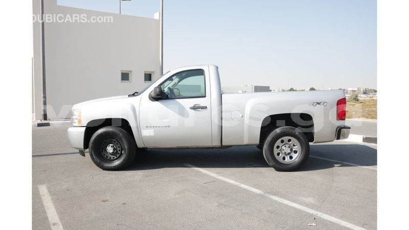 Big with watermark chevrolet silverado estuaire import dubai 4687