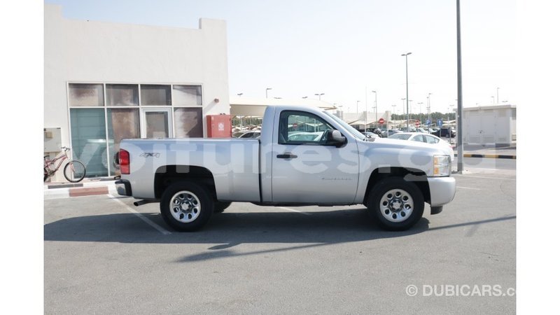 Big with watermark chevrolet silverado estuaire import dubai 4687